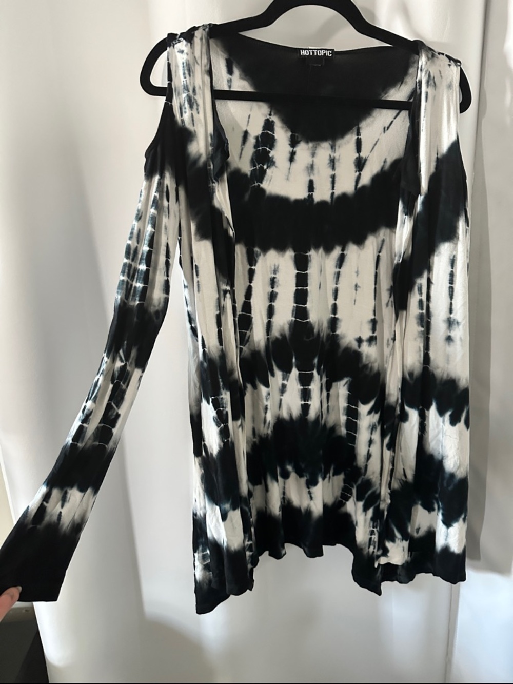 Hot Topic Black & White Tie-Dye Cold Shoulder Top